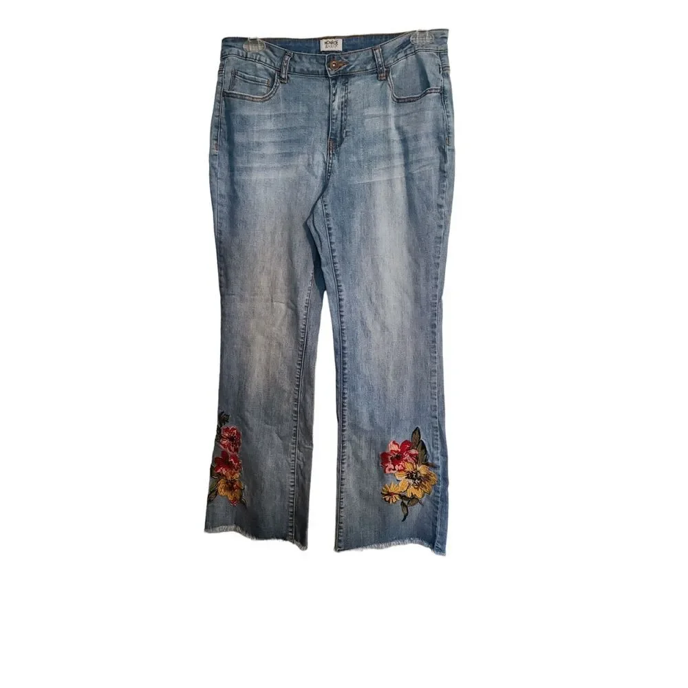 Monroe & Main size 34 x 30 womens jeans‎ embroidery on the bottom.  raw edges